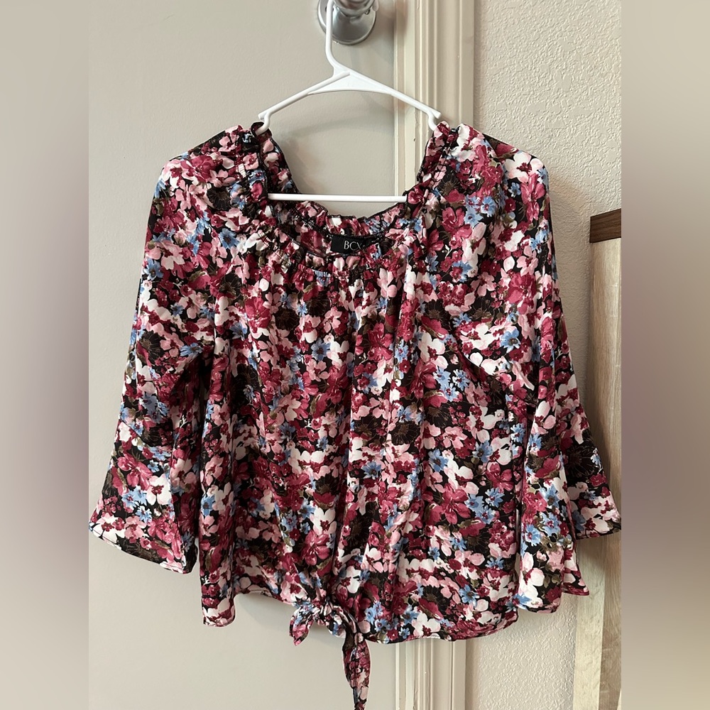 BCX Junior’s Printed Tie-hem Bell Sleeve Top. Size Small